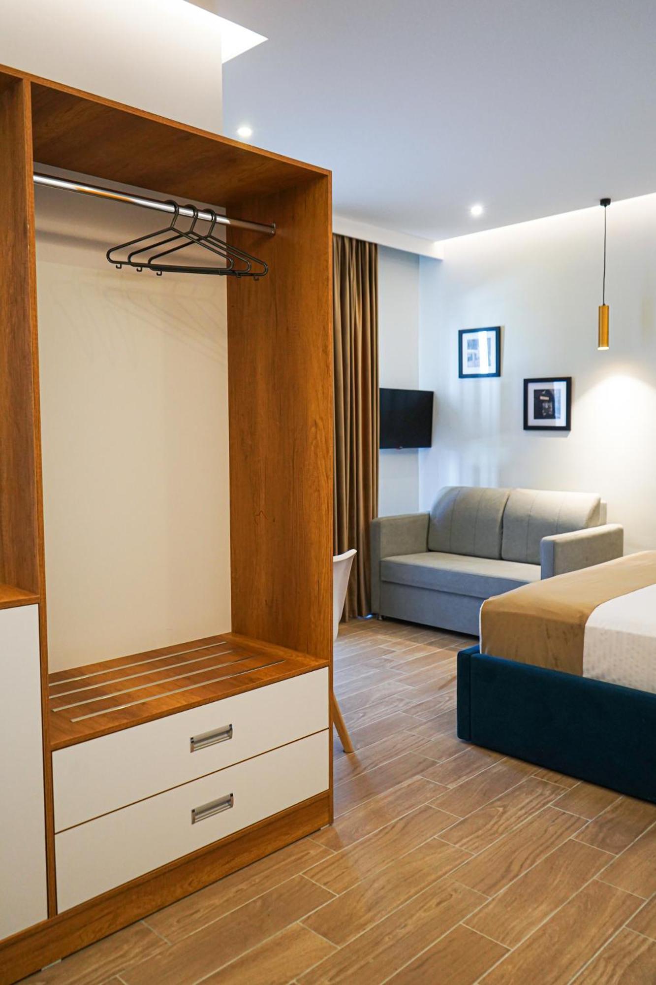 Delmar Apartments Golem  Ngoại thất bức ảnh