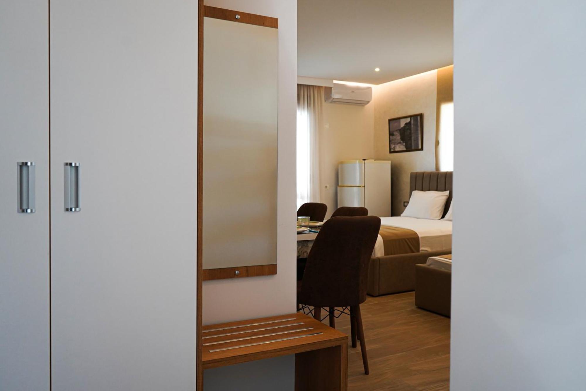 Delmar Apartments Golem  Ngoại thất bức ảnh