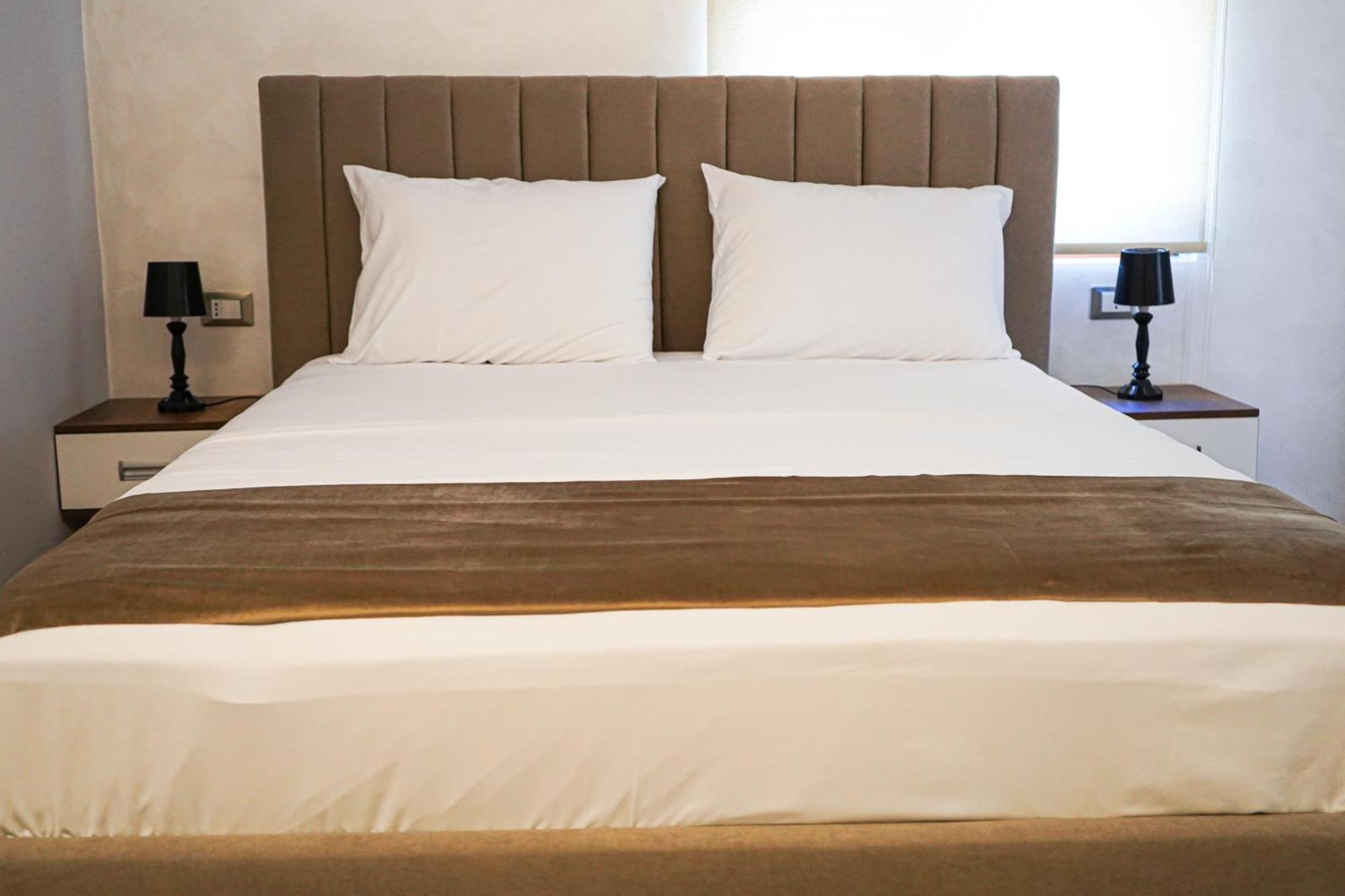 Delmar Apartments Golem  Ngoại thất bức ảnh